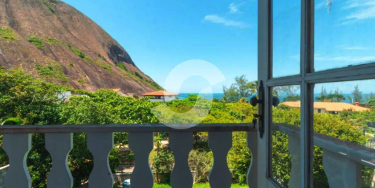Casa triplex Estilo Colonial em Itacoatiara
